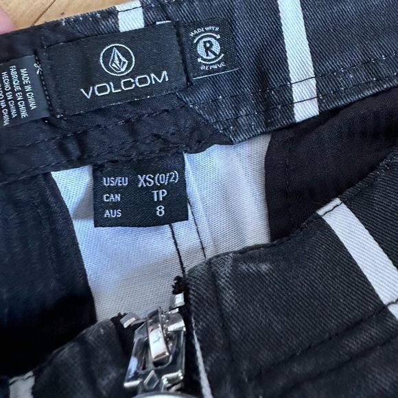 Volcom Fochickie Striped black skirt - Picture 3 of 3